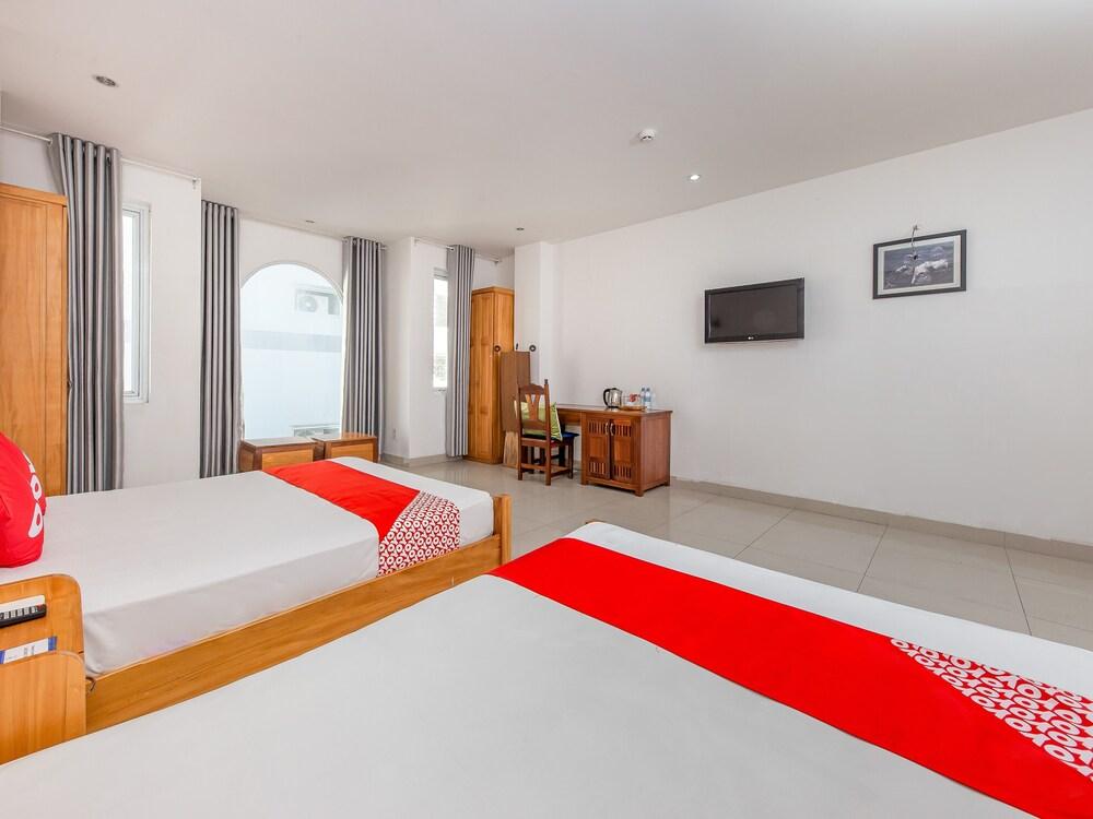 White Lion Hotel ニャチャン エクステリア 写真