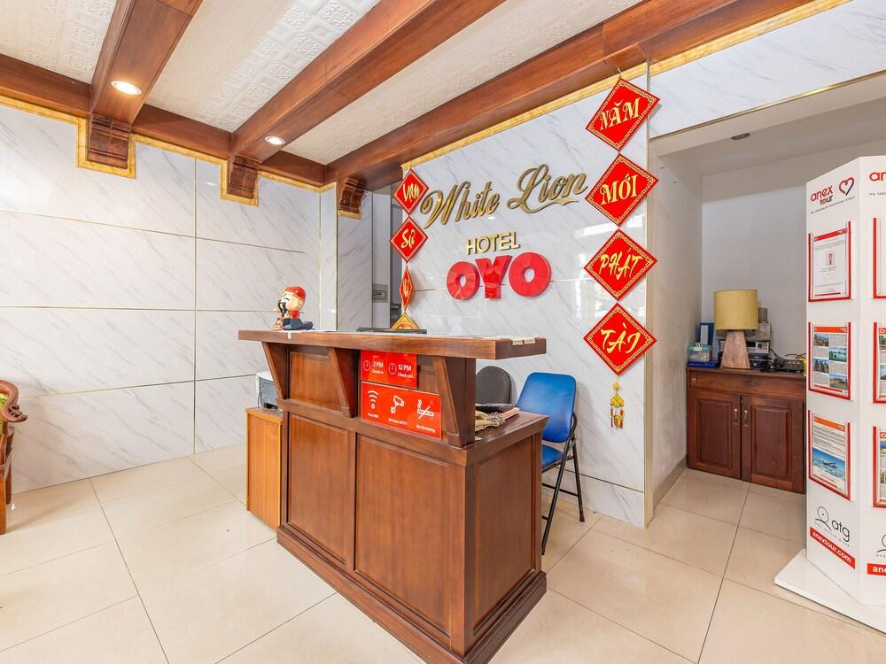 White Lion Hotel ニャチャン エクステリア 写真