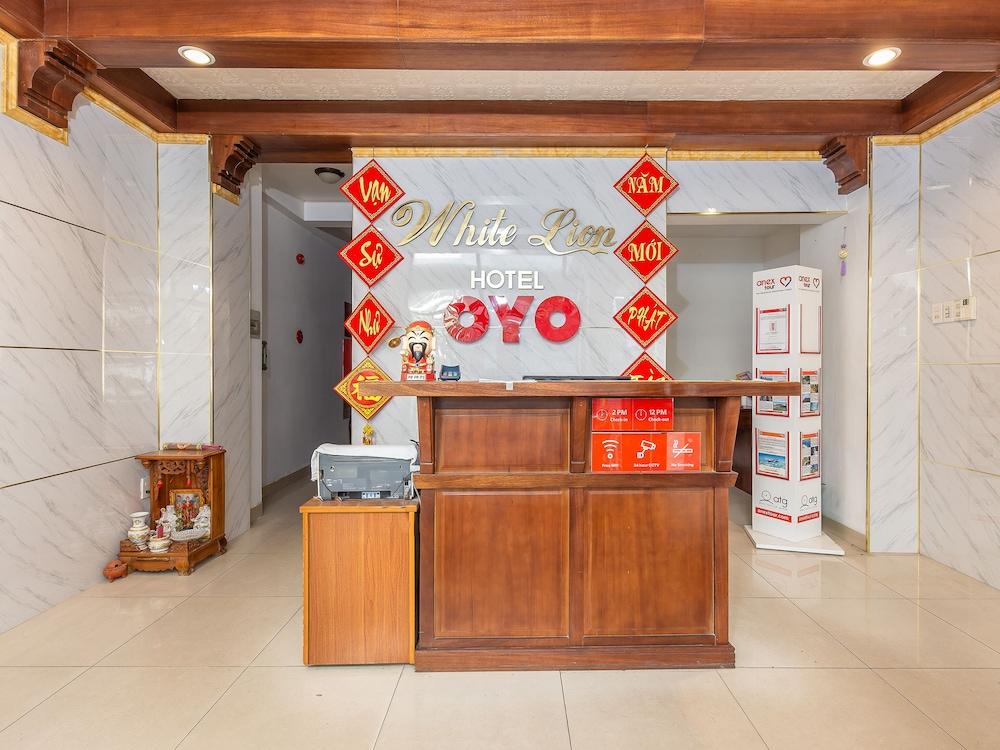 White Lion Hotel ニャチャン エクステリア 写真
