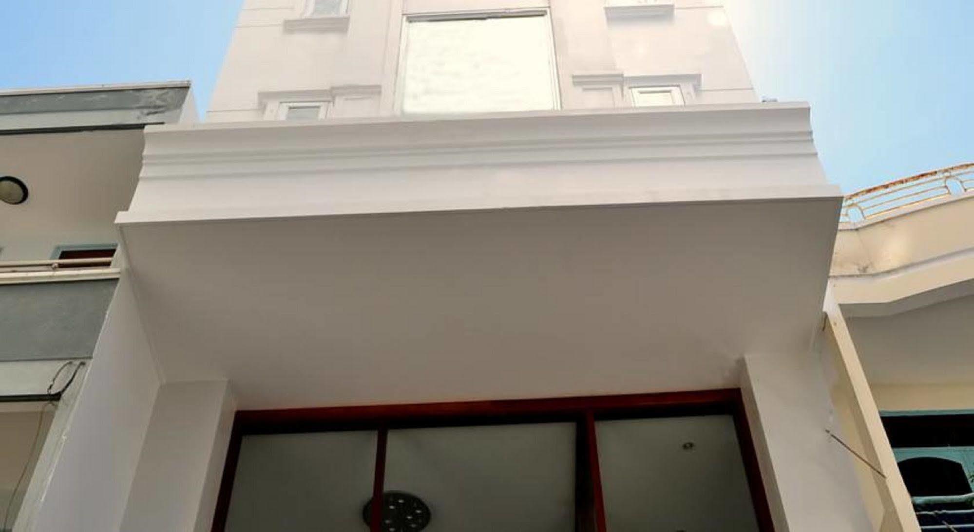 White Lion Hotel ニャチャン エクステリア 写真