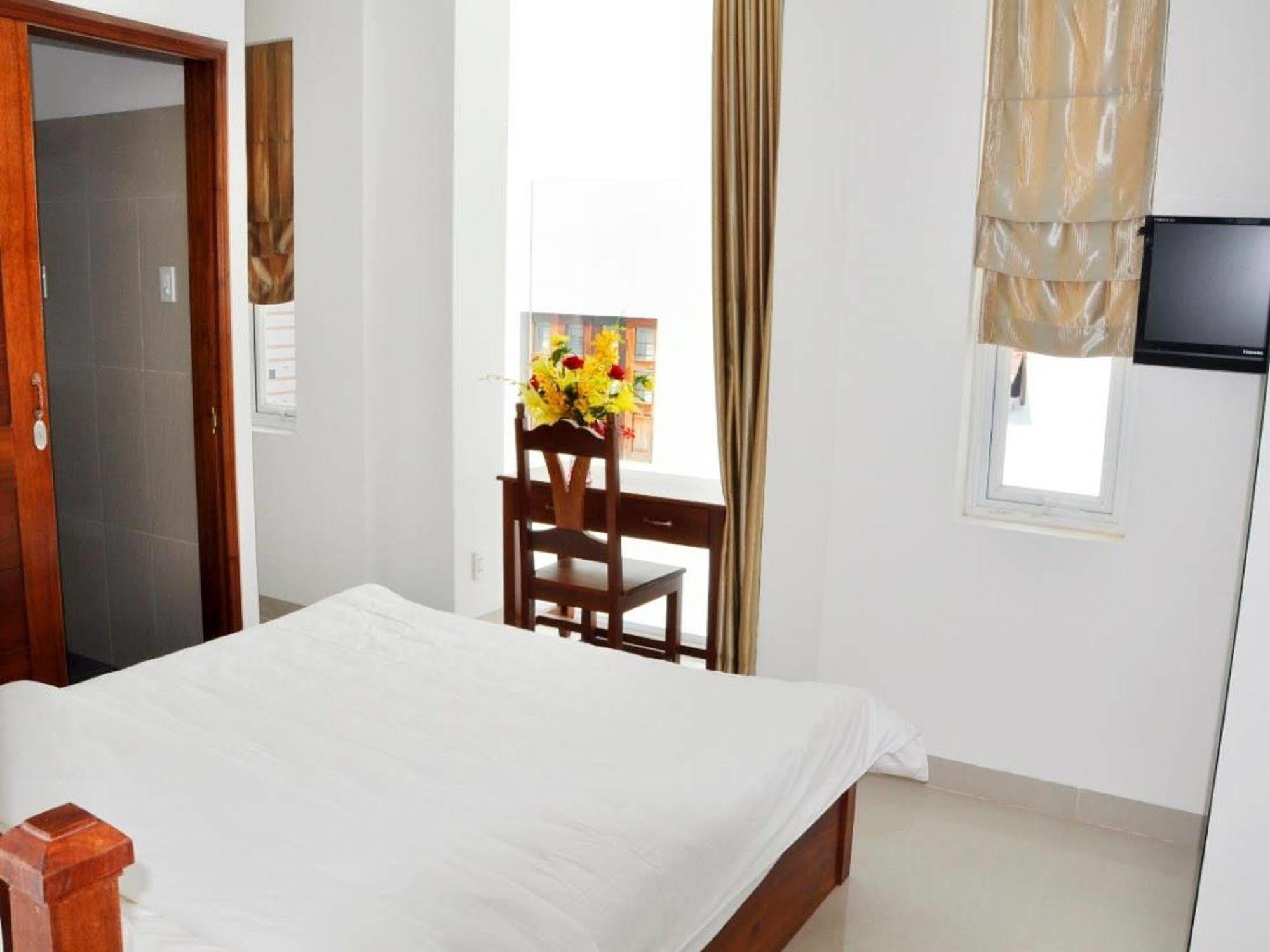 White Lion Hotel ニャチャン エクステリア 写真