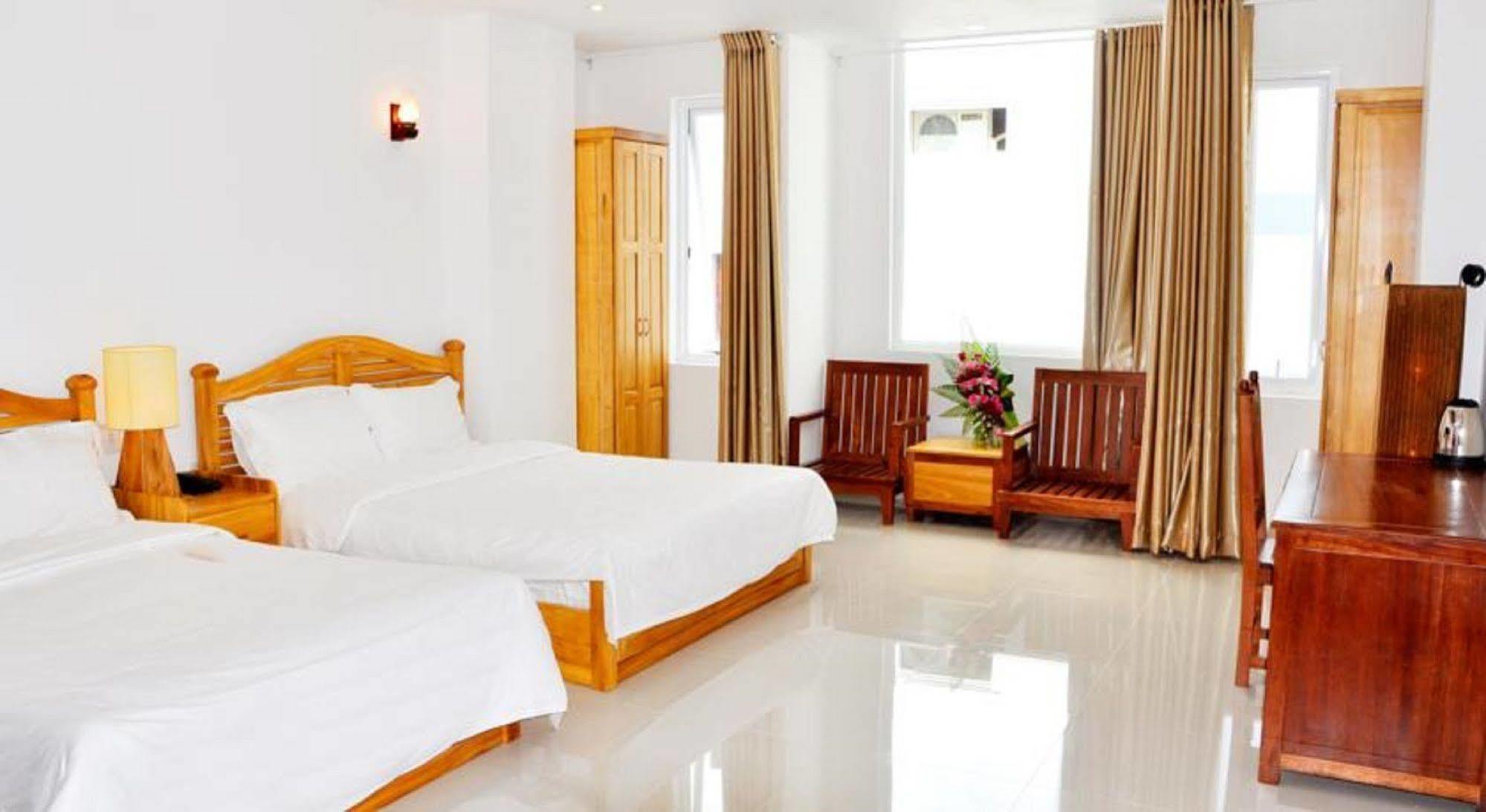 White Lion Hotel ニャチャン エクステリア 写真
